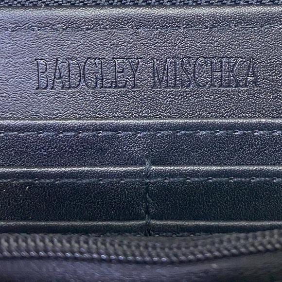 NWT Badgley Mischka Black Zip Around Wallet/ Clutch Purse With Large Gold Studs - Picture 11 of 12